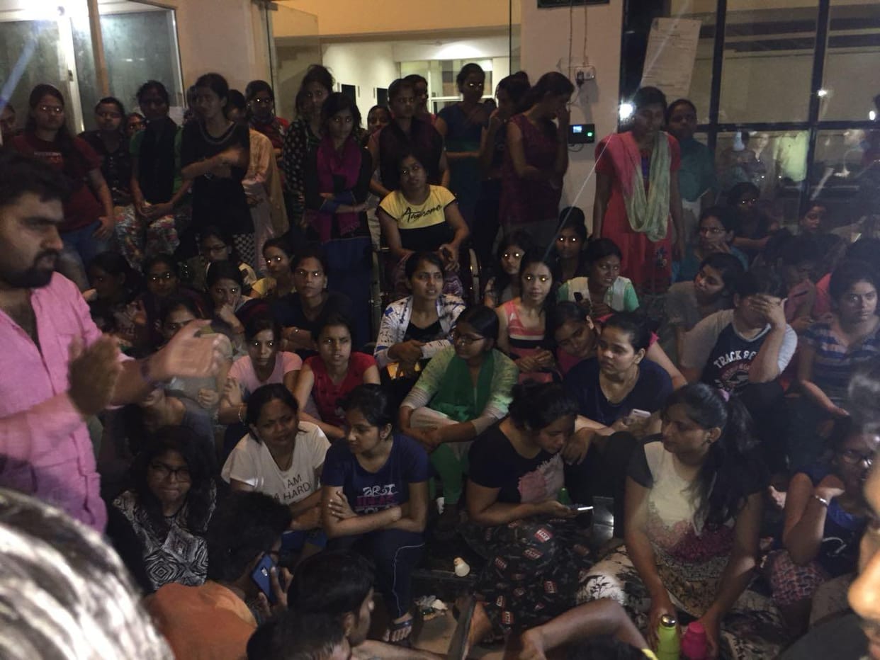 girl commited suicide in shakuntala mishra university