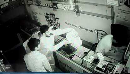 theft in four house in agra city  