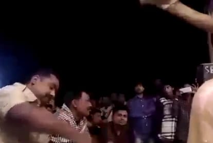 constable suspended for giving money to dancer, video viral