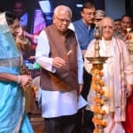 संस्कृत प्रतिष्ठा सम्मान समारोह का दीप जलाकर उदघाटन करते राज्यपाल 