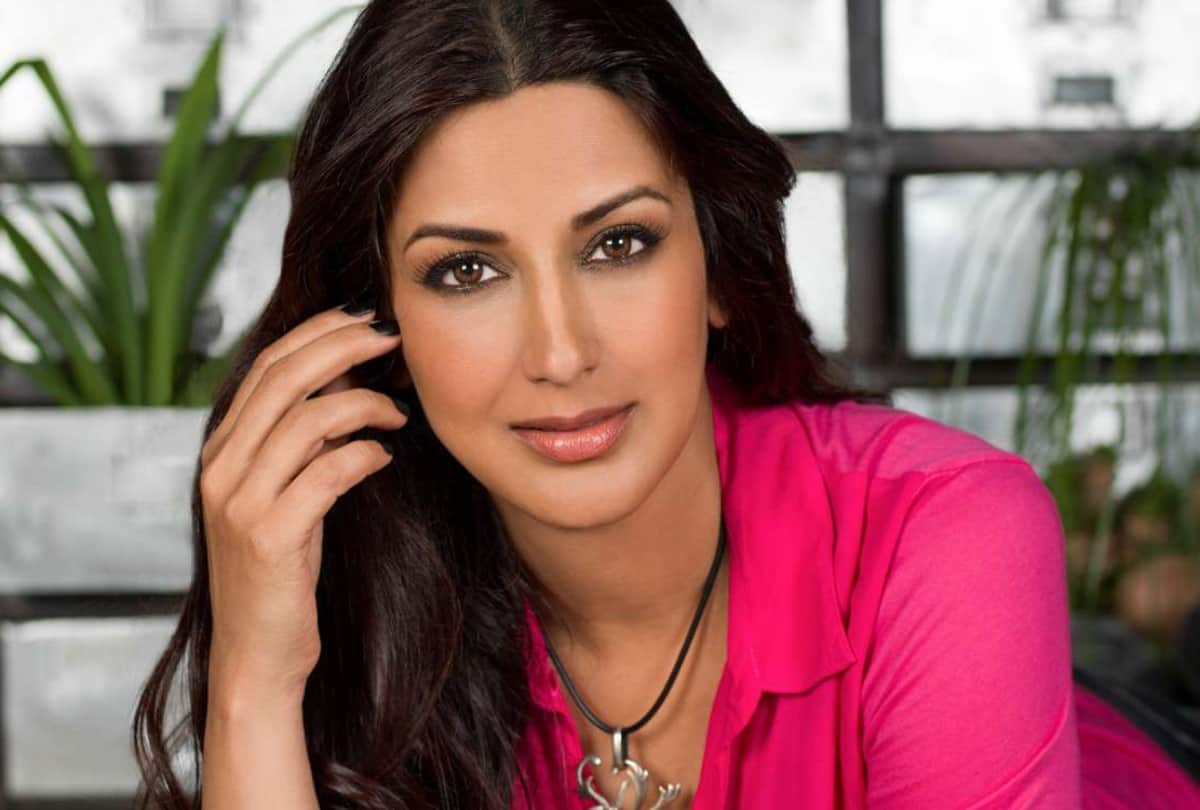 The Broken News Actress Sonali Bendre Said Its Horrible to read negative news about Bollywood Industry Was In The News For All Wrong Reason