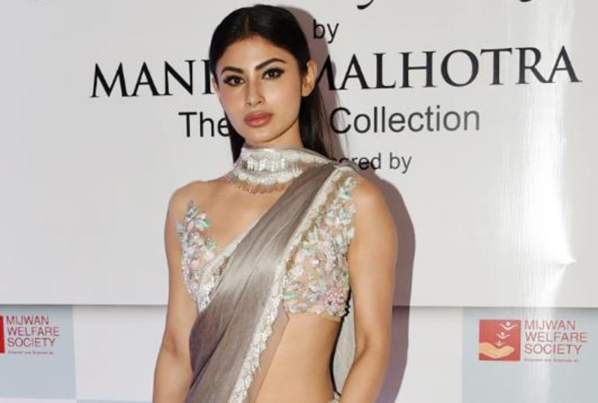 mouni roy lost her cool on media persons