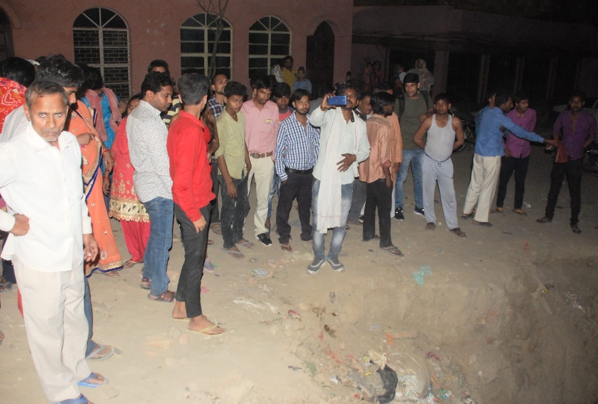 within 2 hours of baarat departure 7 of a family died by car falling in 20 feet gutter in ghaziabad
