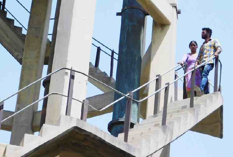 parents climbed on water tank and tried to commit suicide for justice to rape survivor daughter