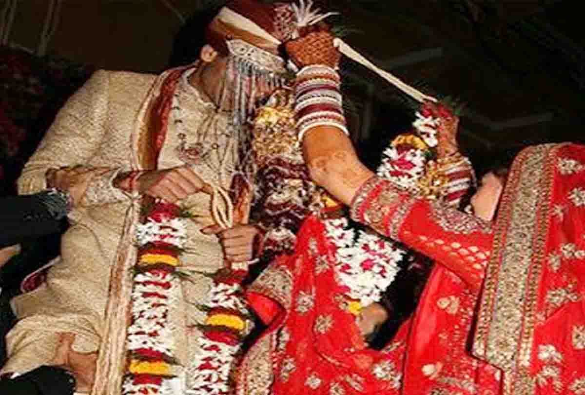 lover proposed to bride in front of groom at marriage function 