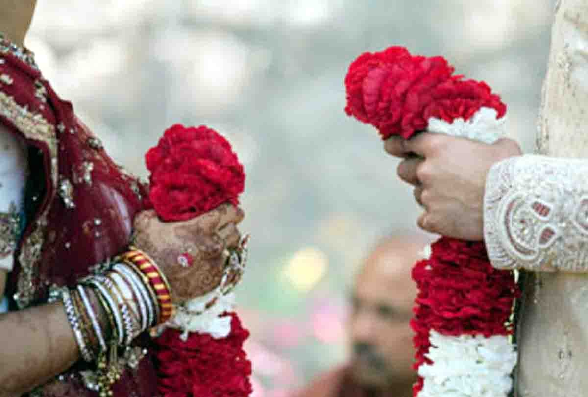 lover proposed to bride in front of groom at marriage function 