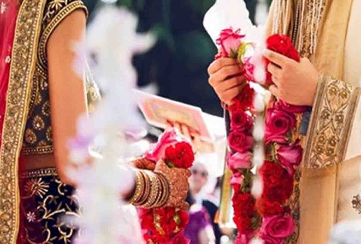 lover proposed to bride in front of groom at marriage function 