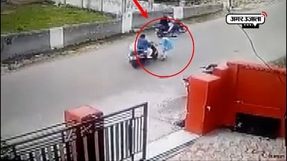 HARASSMENT OF GIRL BY THREE BOYS GIRL HIT BOY WITH HER SCOOTY IN DODA JAMMU KASHMIR