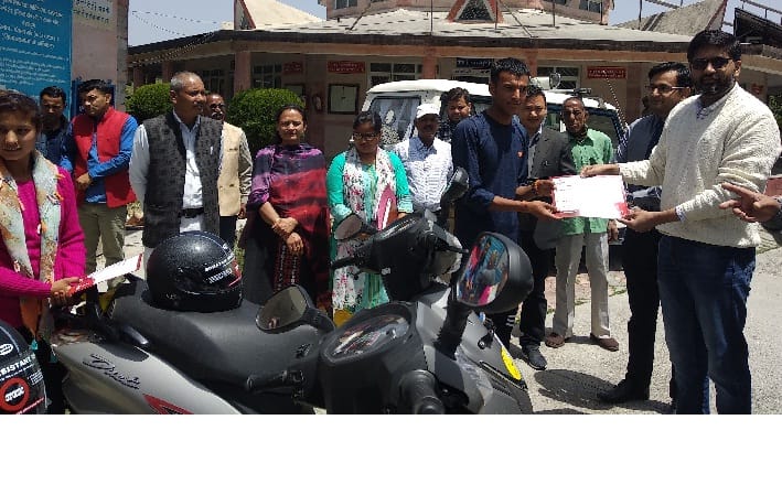 The scooter provided to the winners of the Games Mahakumbh