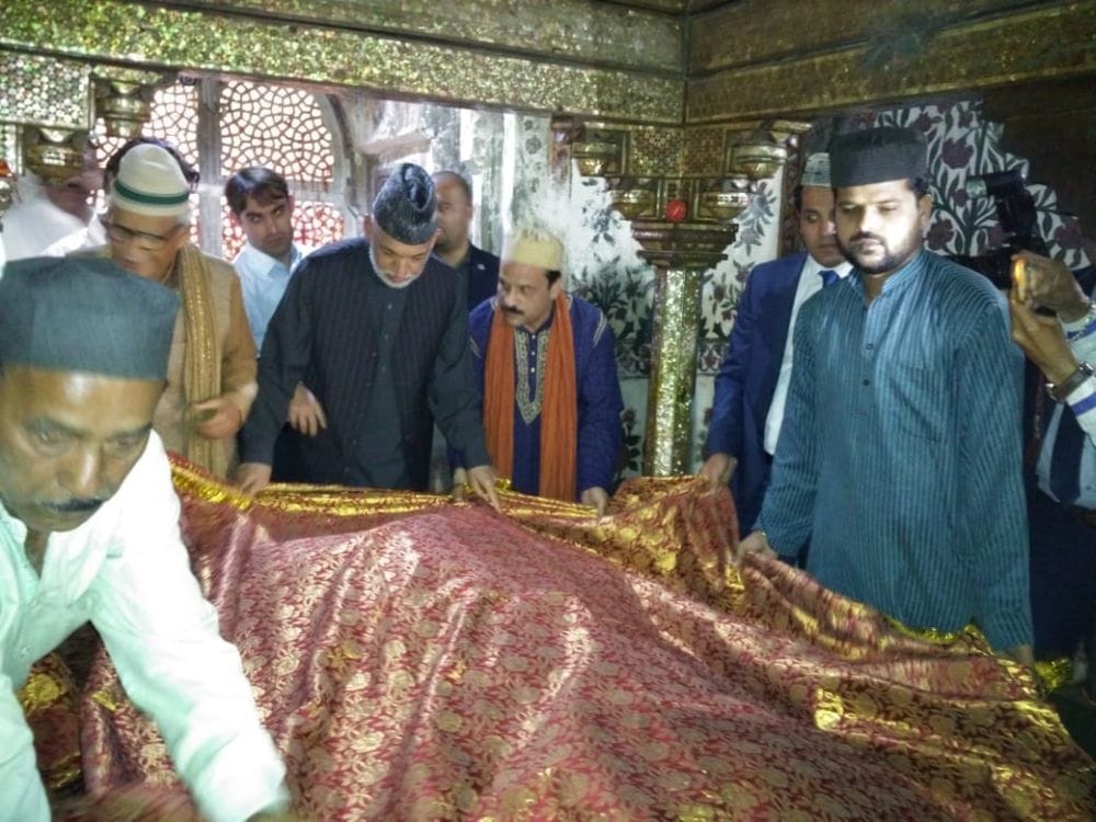ex president of afghanistan hamid karzai heard to qawwali in fatehpur Sikri  