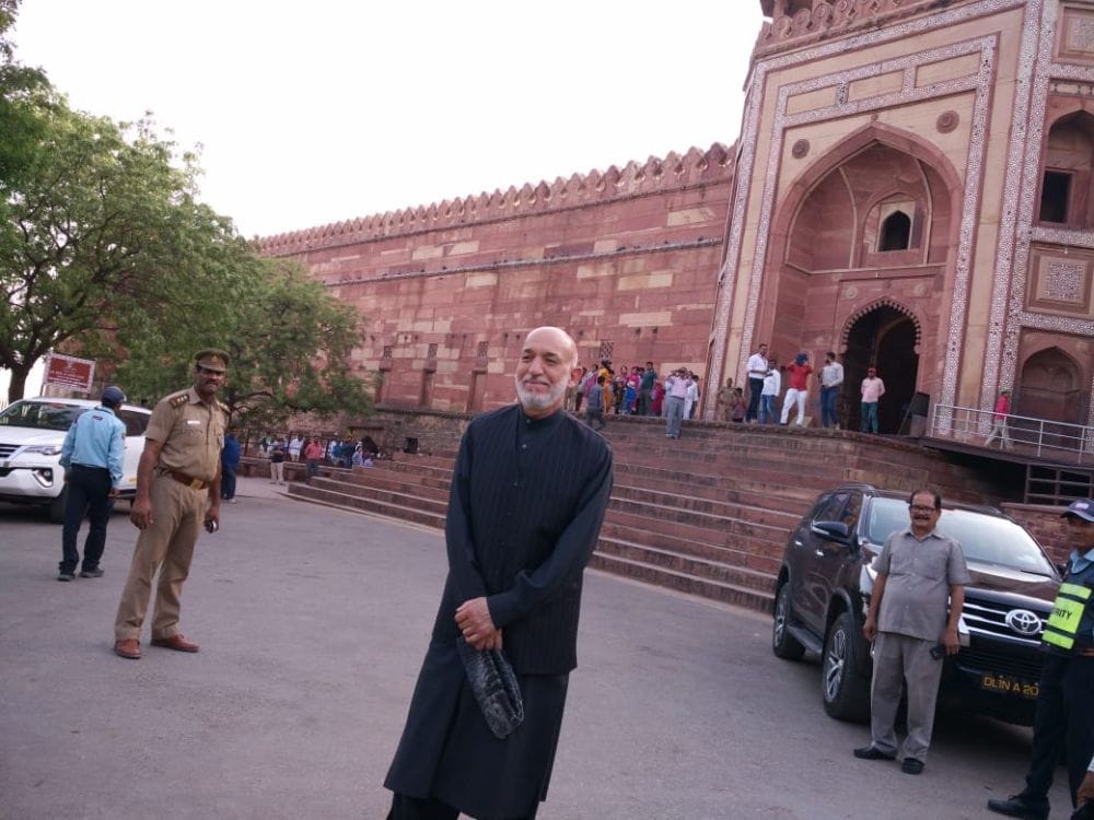 ex president of afghanistan hamid karzai heard to qawwali in fatehpur Sikri  