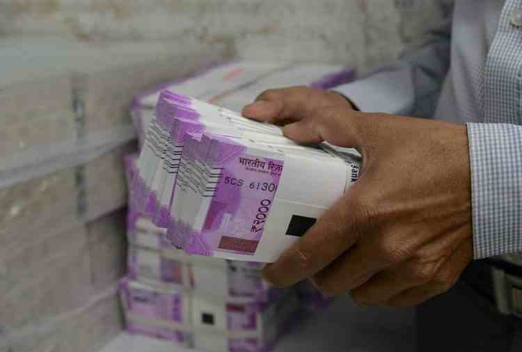 cash crisis in india, more than one crore cash money found in car at sirsa of haryana