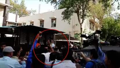 INDORE RAPE OF MINOR GIRL ACCUSED BEATEN BY ADVOCATES IN COURT 