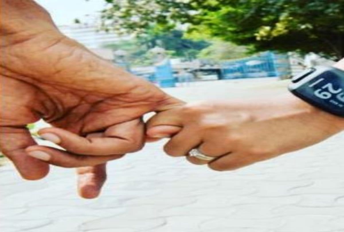 Girlfriend refuses to marriage burns five lakhs rupees 