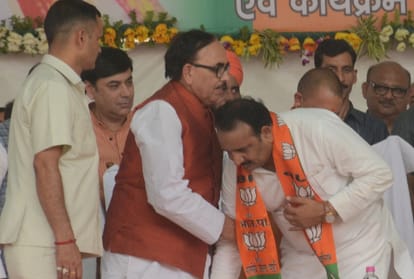yogi adityanath in a rally in raebareli.