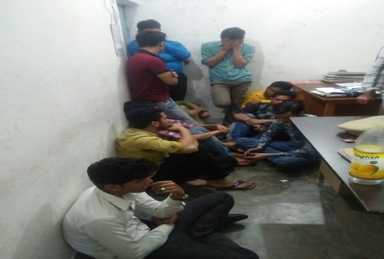 Raid a hotel in Meerut, Police surprised by seeing foreign women