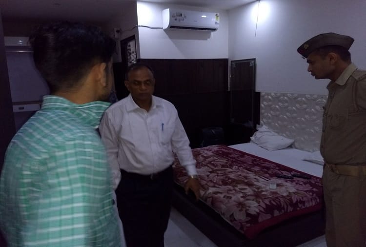 Raid a hotel in Meerut, Police surprised by seeing foreign women