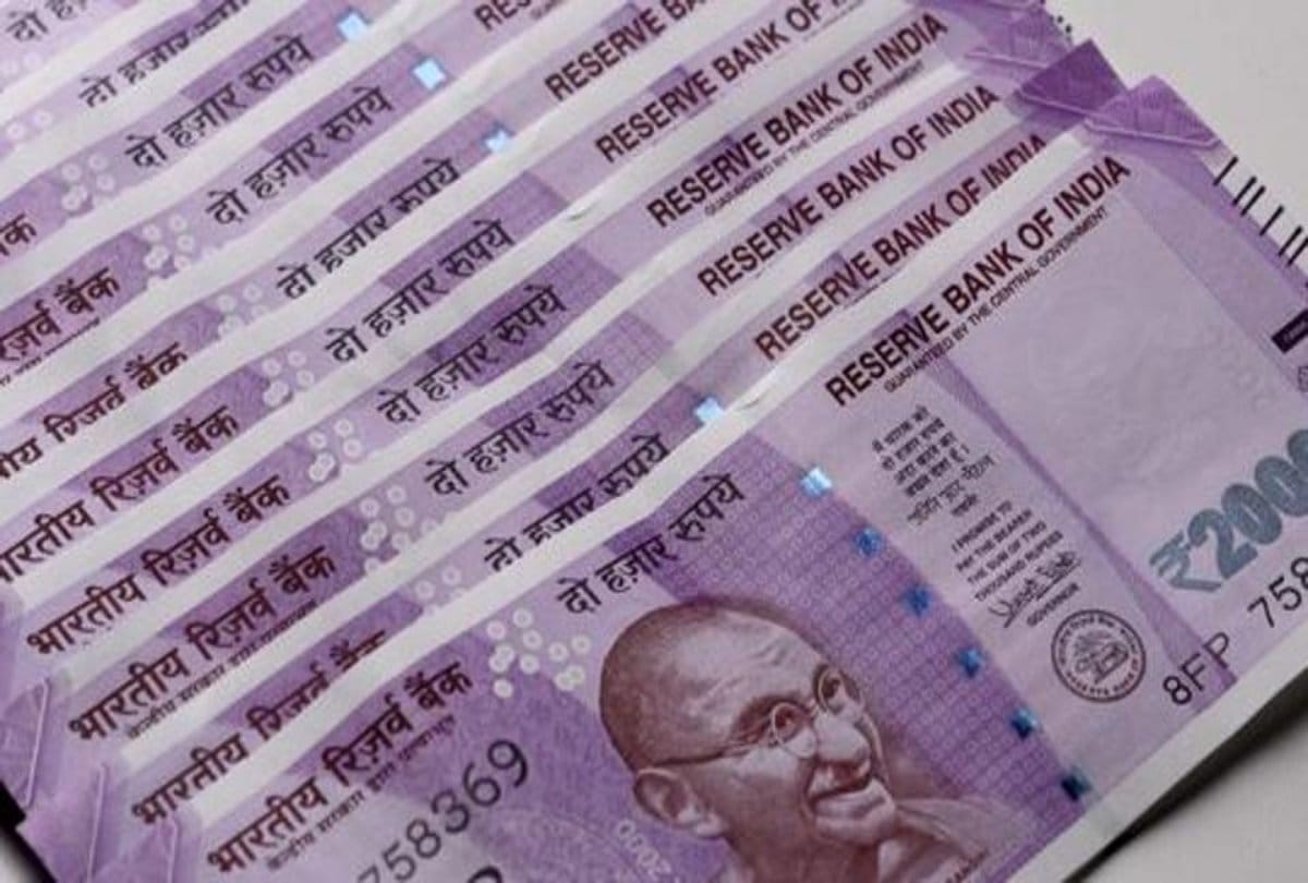 Engineer slept on the bed of notes in Bihar