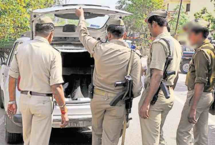 cash crisis in india, more than one crore cash money found in car at sirsa of haryana