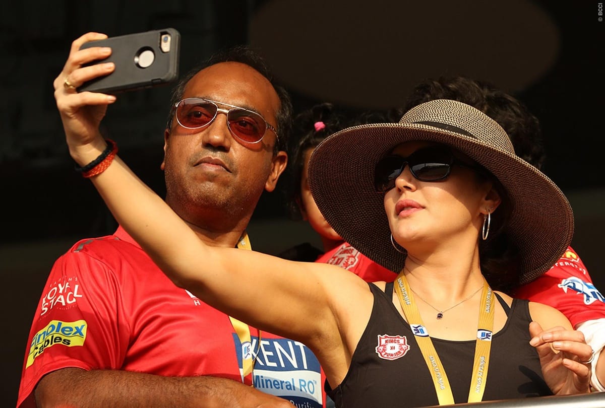 Preity Zinta steals show in IPL 2018 match in Kolkata