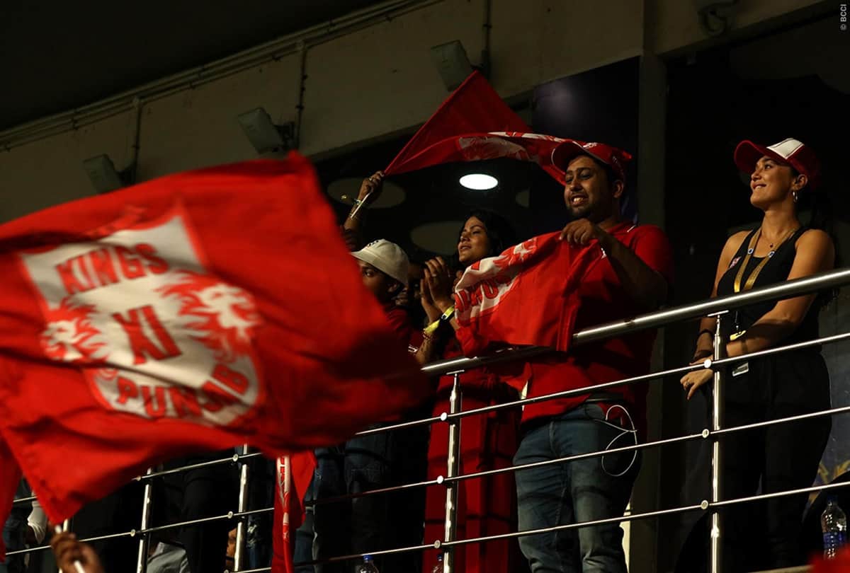 Preity Zinta steals show in IPL 2018 match in Kolkata