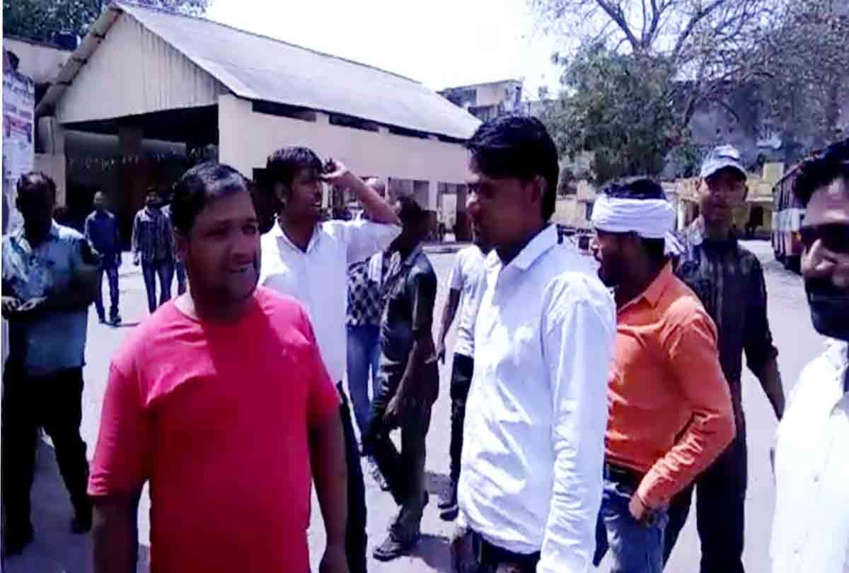 Roadways Outsourcing employees protest in kanpur