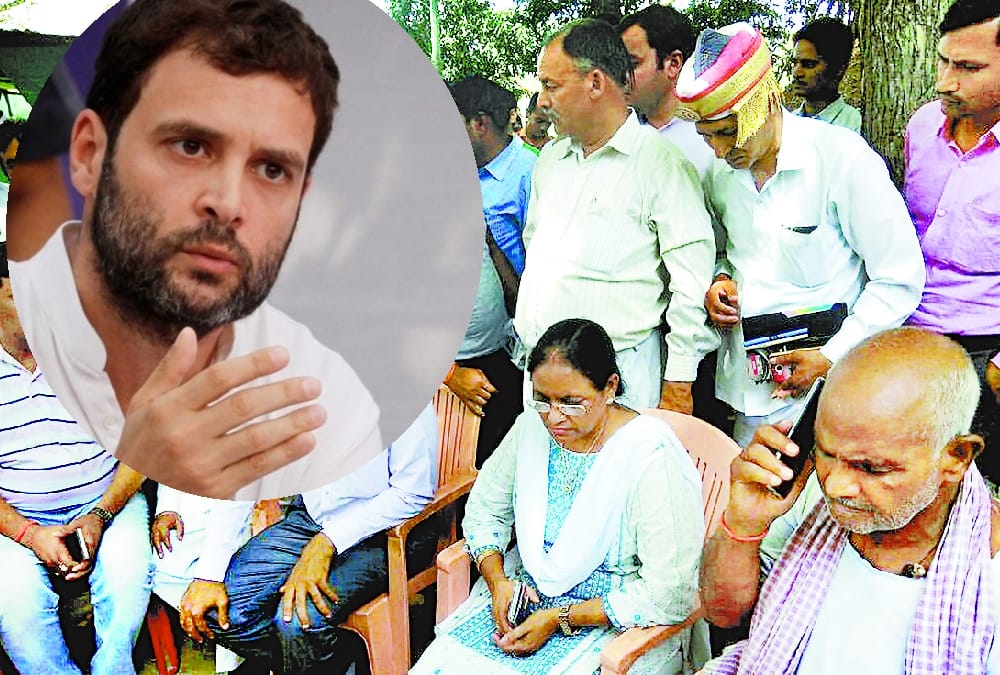  rahul gandhi talks to martyr's father in amethi.