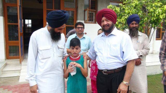 sarbat da bhala trust chairman sp oberoi saved 5 indians from death sentence by blood money