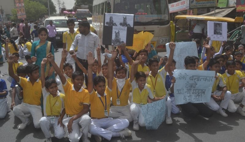 विद्यार्थियों का गुस्सा फूटा, जीटी रोड जाम