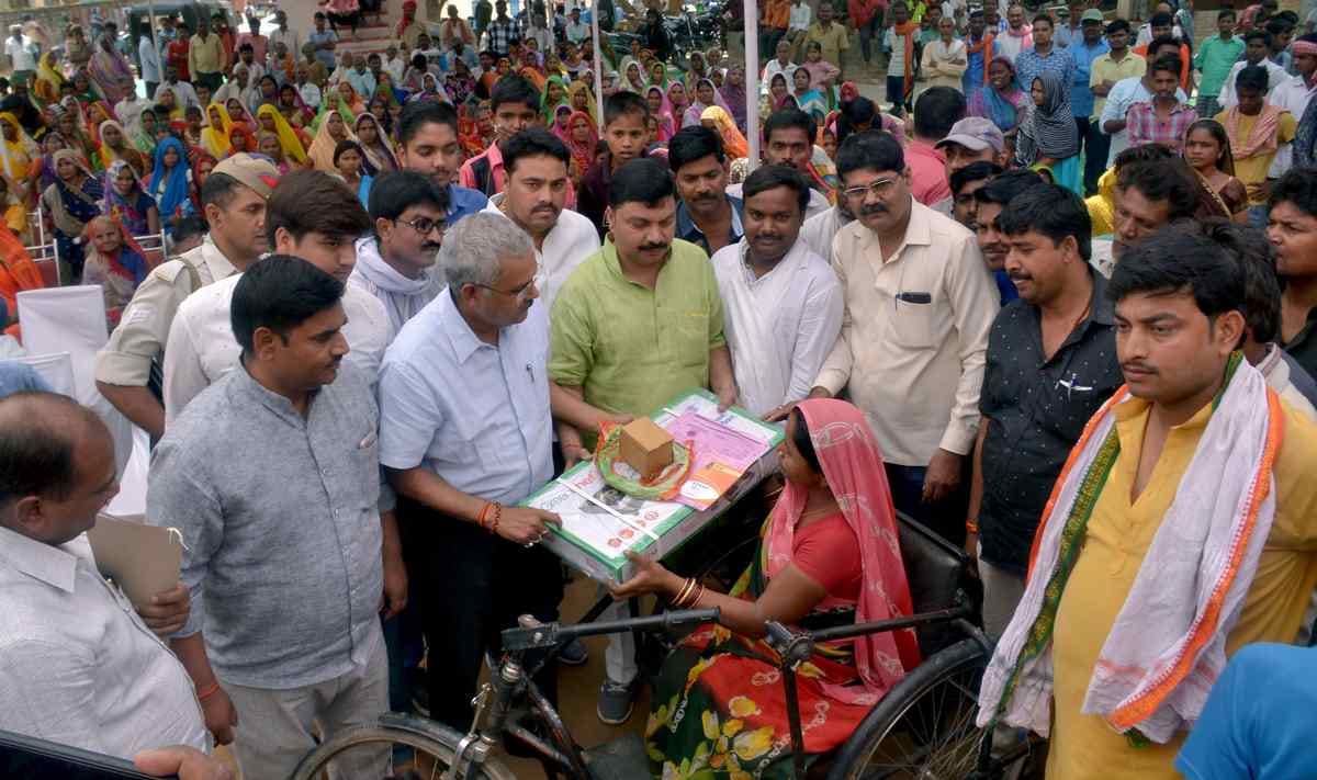 LPG connection distributed to 6300 families in varanasi