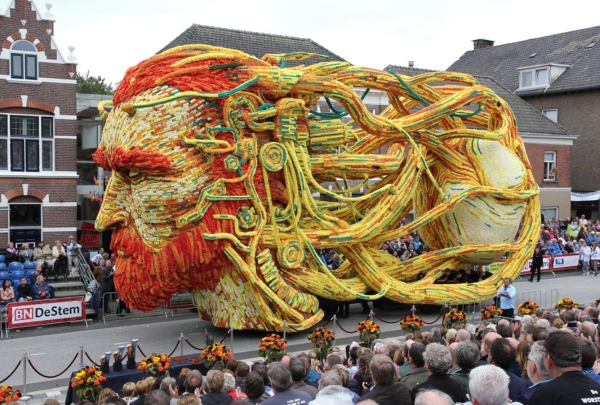 Worlds largest flower parade in Netherlands