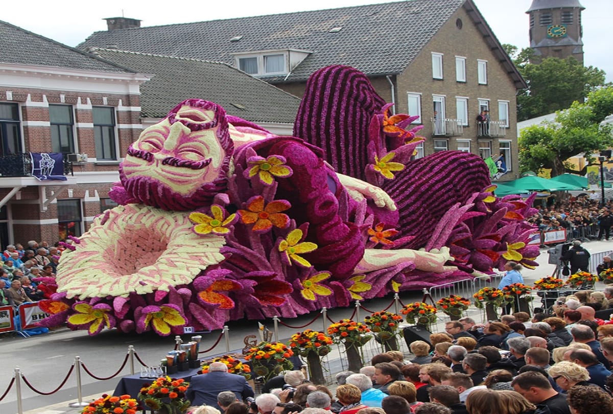 Worlds largest flower parade in Netherlands