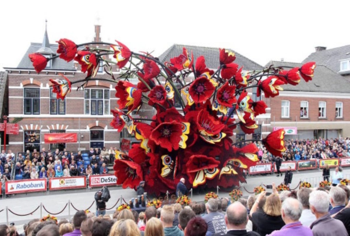 Worlds largest flower parade in Netherlands