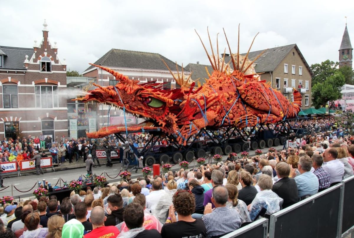 Worlds largest flower parade in Netherlands