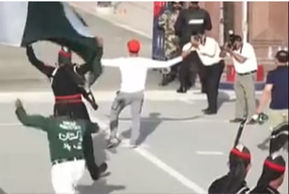 Video: Pakistani Cricketer Hasan Alis unfair behaviour at Wagah Border, bsf will file complain