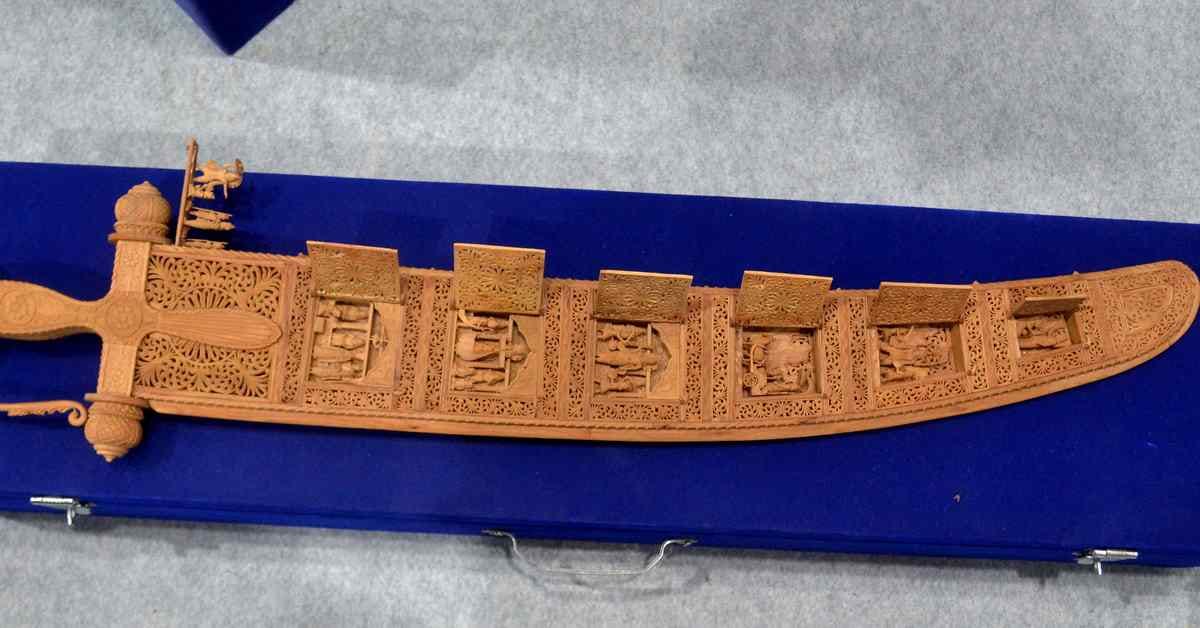 Mahabharata scenes engrave on the sword of sandalwood