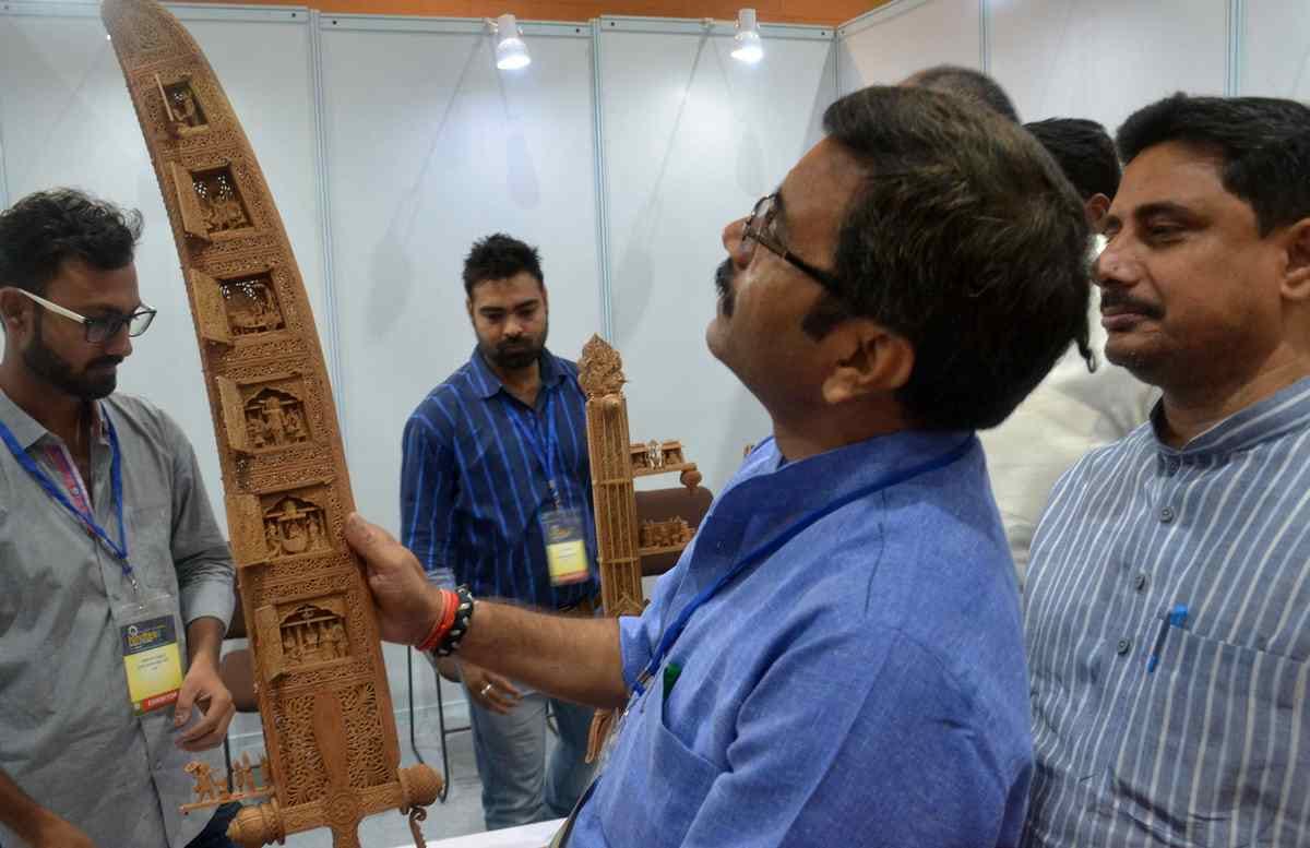 Mahabharata scenes engrave on the sword of sandalwood
