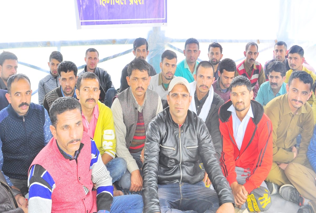 hrtc trainee conductors hunger strike at shimla