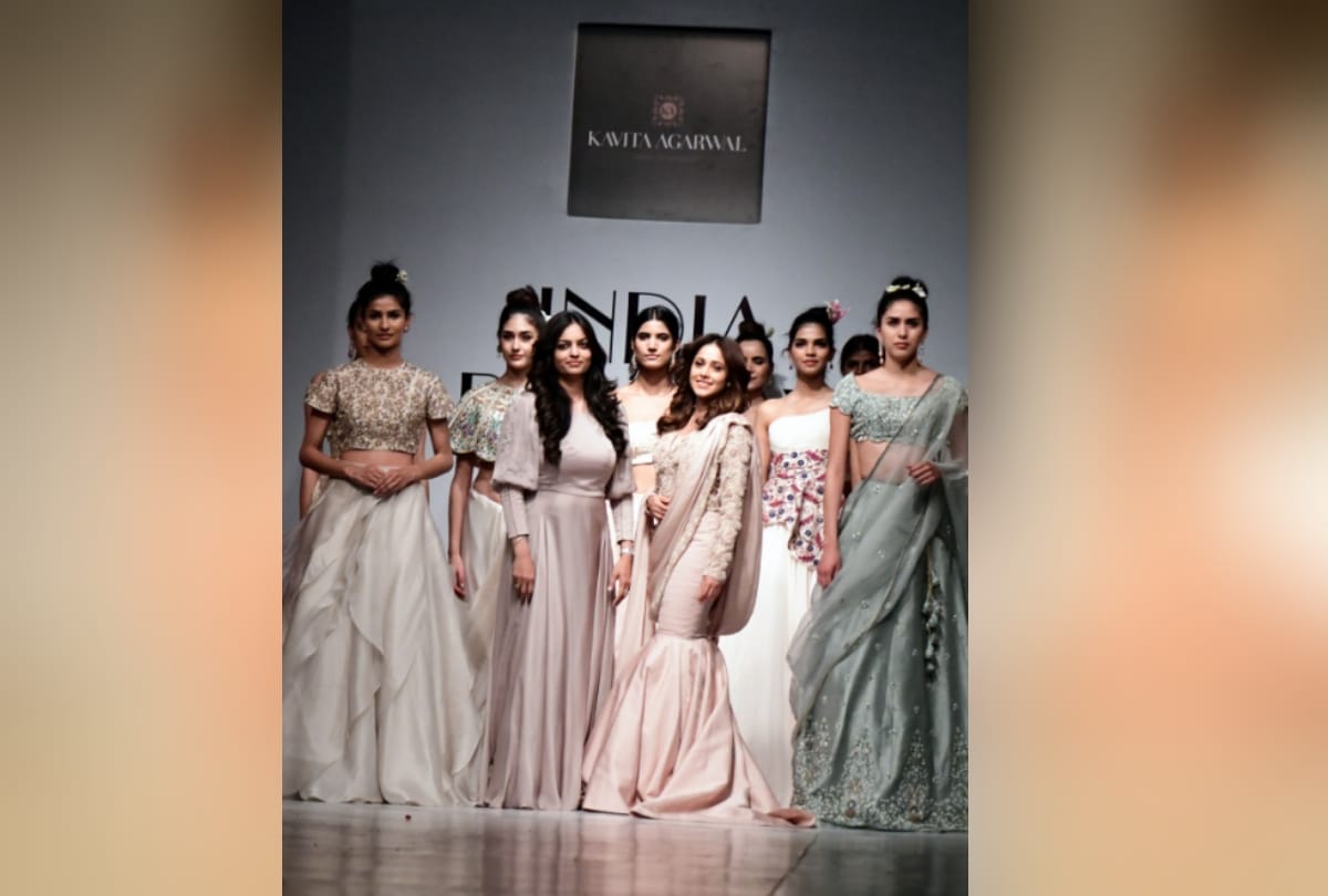nushrat bharucha walked for kavita agarwal in delhi dlf mall