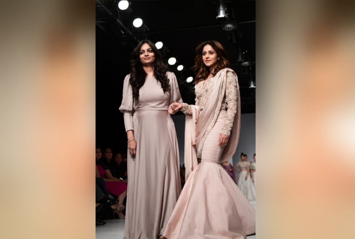 nushrat bharucha walked for kavita agarwal in delhi dlf mall