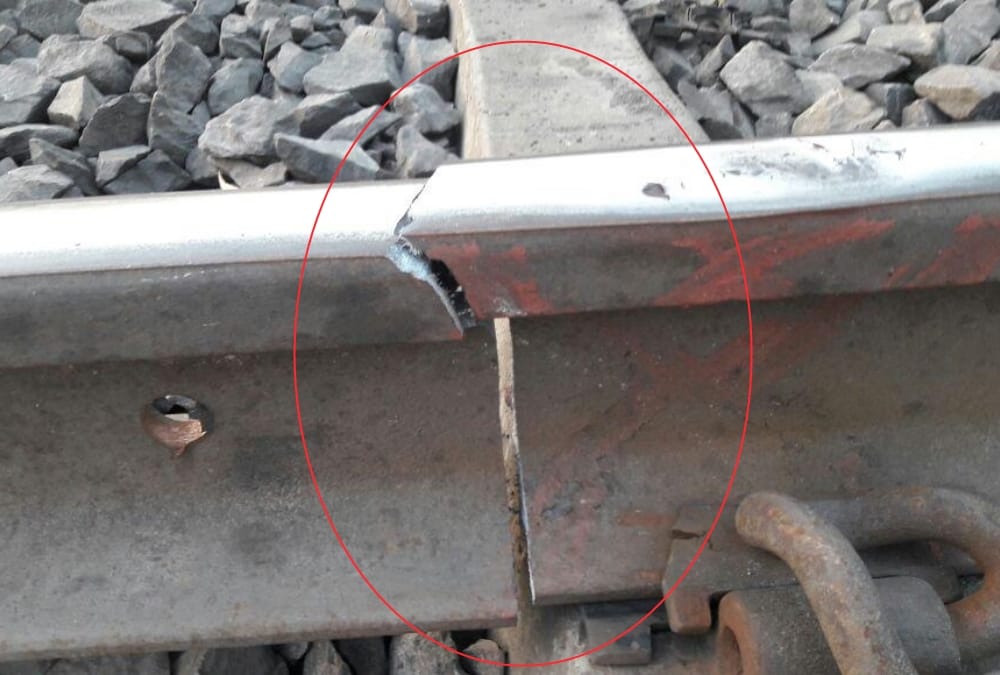 trains run on broken track in jaitipur.
