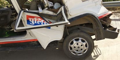 mathura three policemen injured in accident on yamuna expressway 