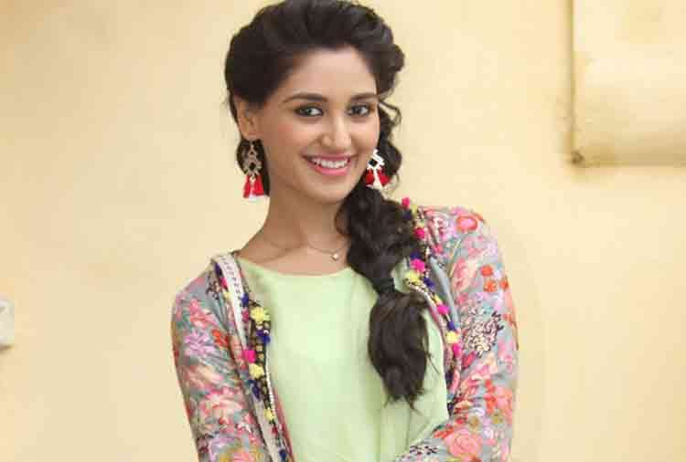 actress nikita dutta statement about delhi and noida mumbai is more safe