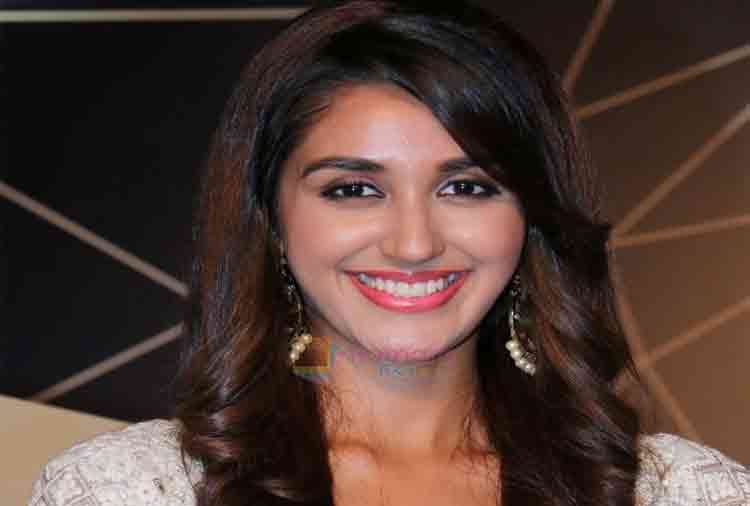 actress nikita dutta statement about delhi and noida mumbai is more safe