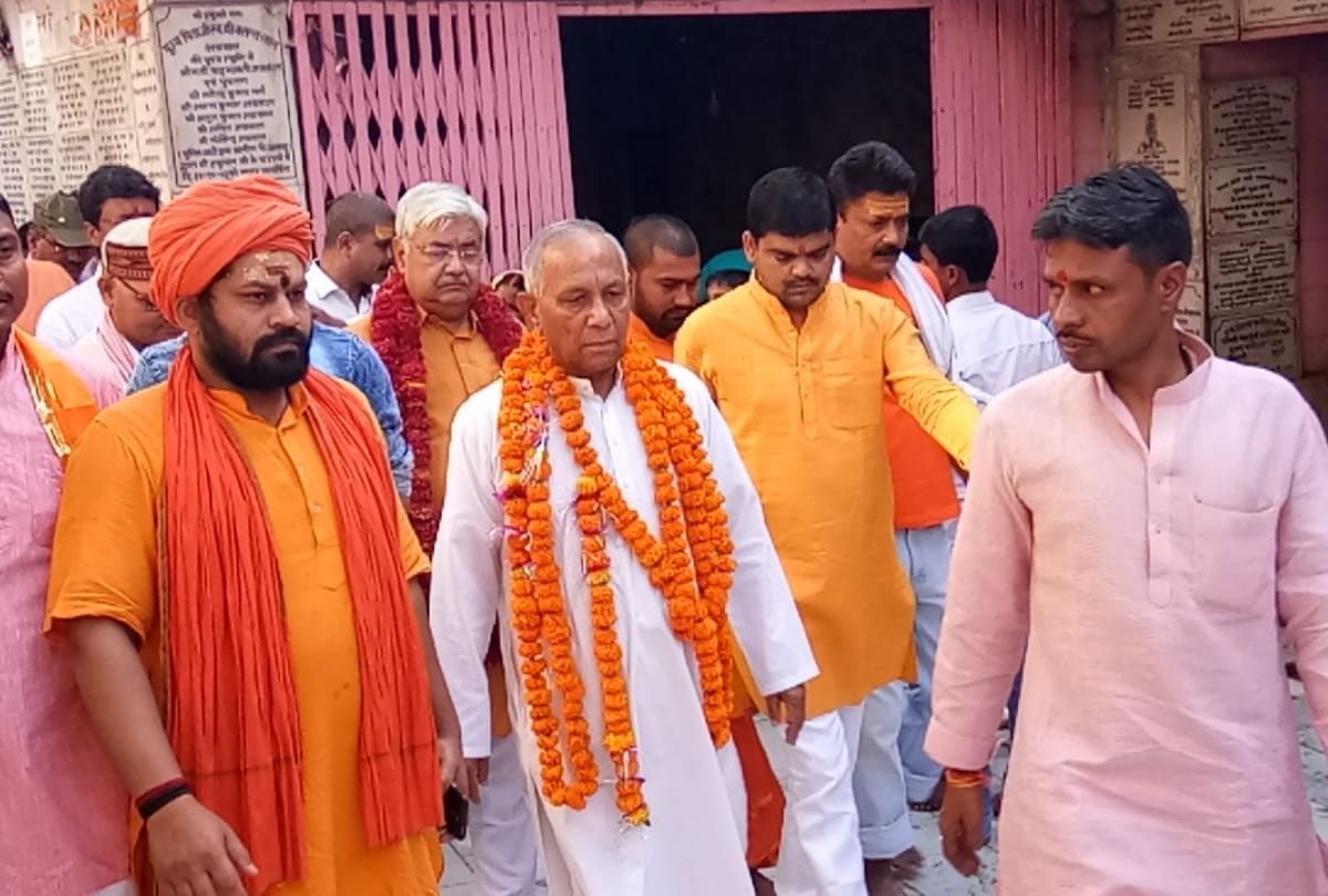 vihip president vishnu sadashiv kokje visited ayodhya