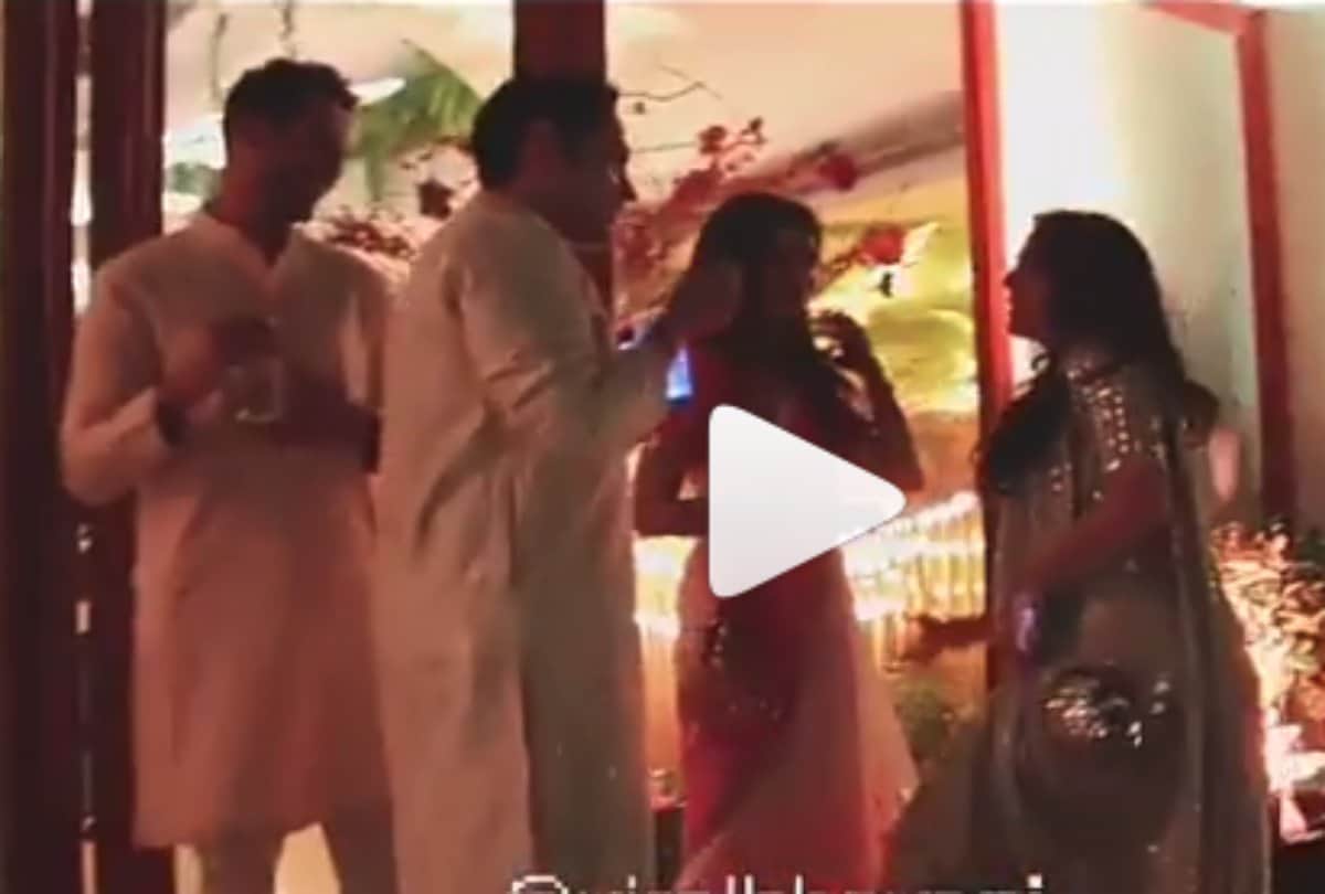 sara ali khan gives pose to the media at sandeep khosla party
