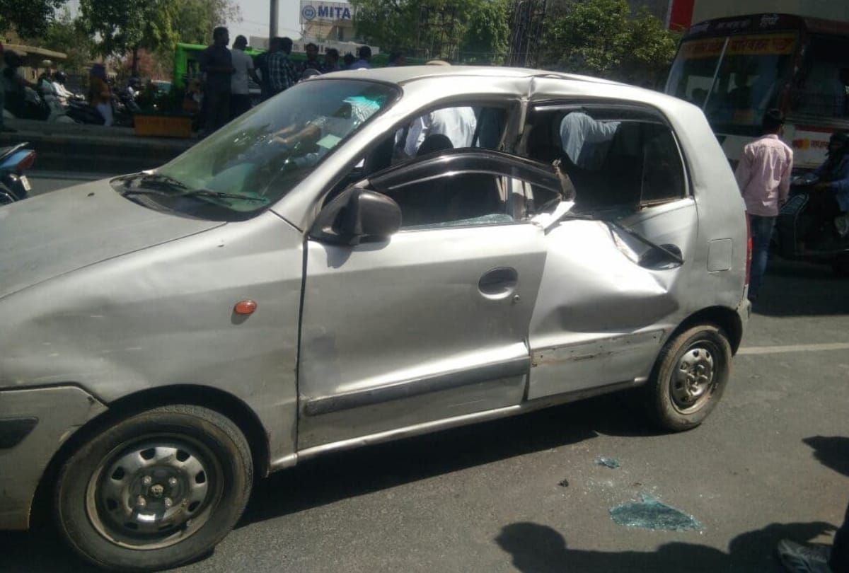 eight people injured when a girder fell on auto in ghaziabad