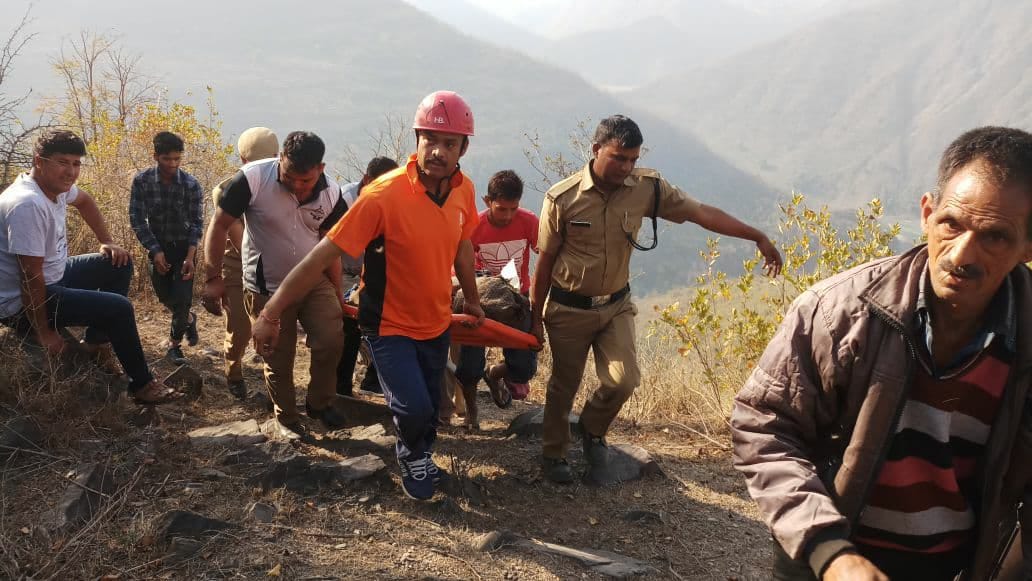 Horrible photos of couple dead body rescue car accident in tehri