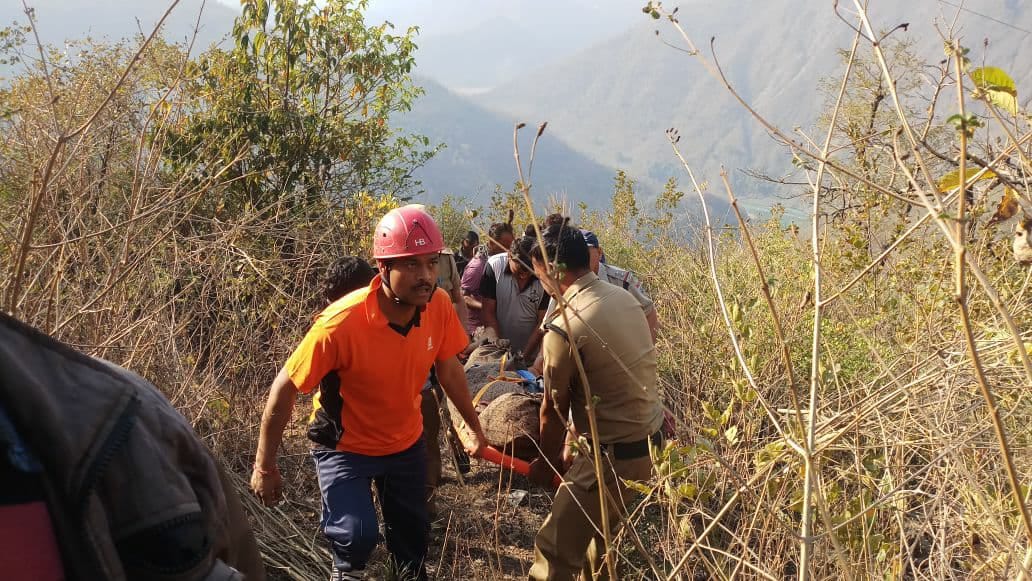 Horrible photos of couple dead body rescue car accident in tehri