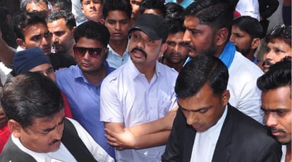Bhim Army national president to surrenders in court, Vinay Ratan is a prize for 12 thousand